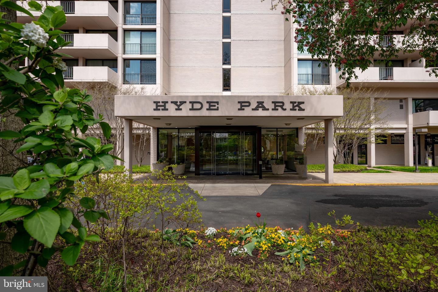 4141 N HENDERSON RD #127, ARLINGTON, Virginia 22203, 1 Bedroom Bedrooms, ,1 BathroomBathrooms,Residential,For sale,4141 N HENDERSON RD #127,VAAR2056076 MLS # VAAR2056076