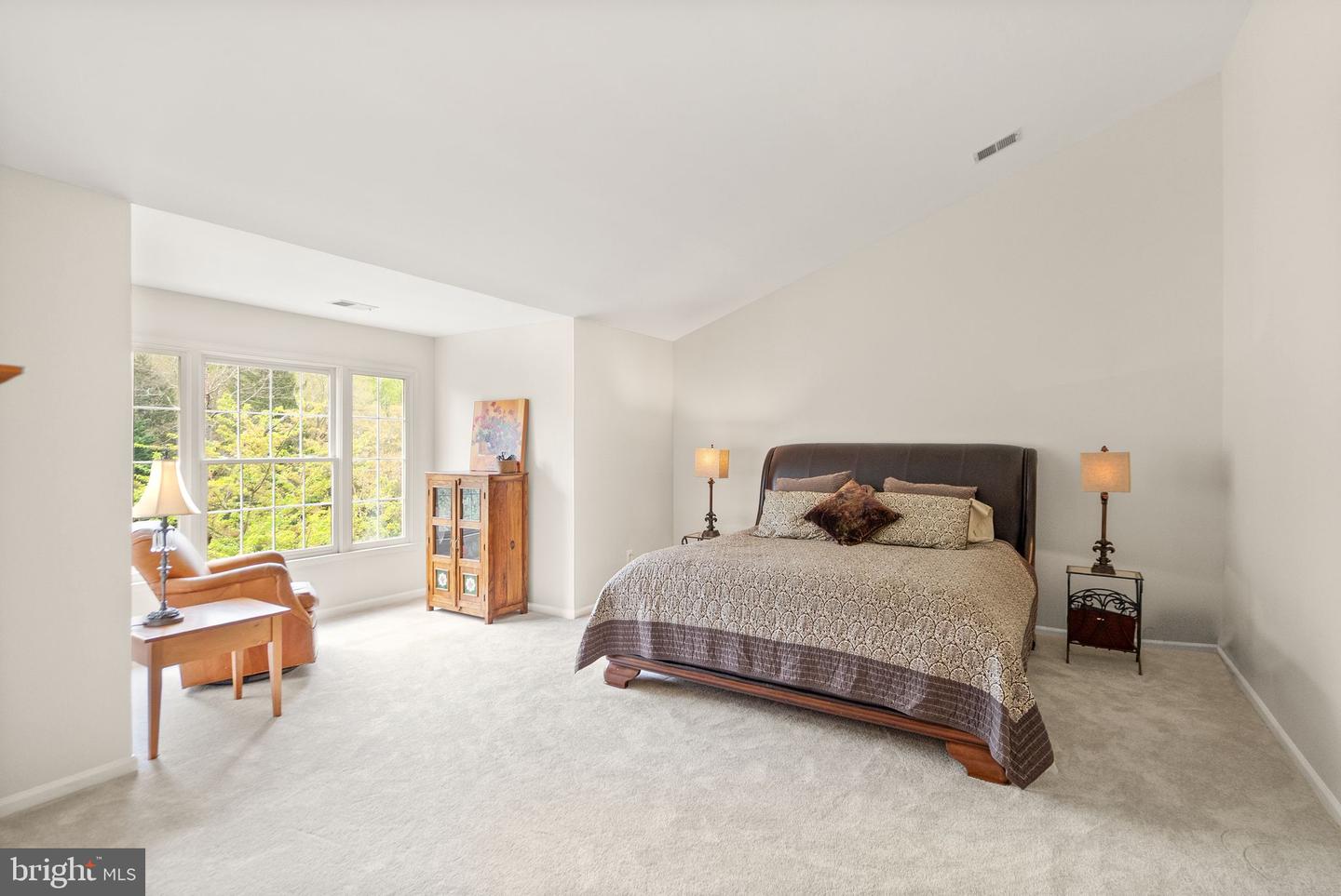 11820 POPES HEAD RD, FAIRFAX, Virginia 22030, 5 Bedrooms Bedrooms, ,4 BathroomsBathrooms,Residential,For sale,11820 POPES HEAD RD,VAFX2234476 MLS # VAFX2234476