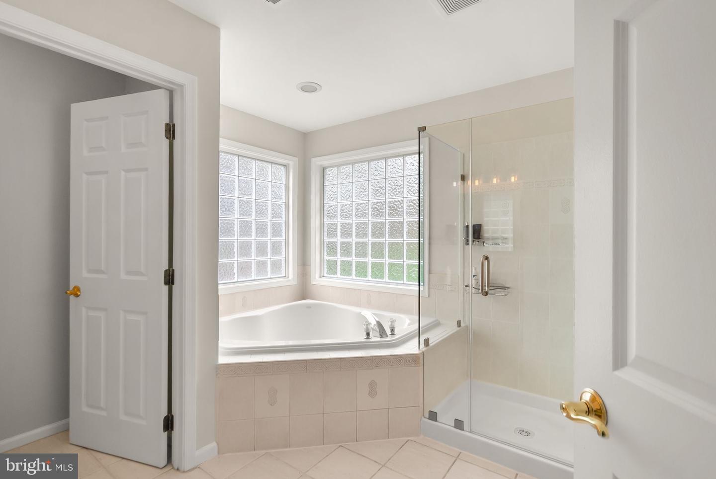 11820 POPES HEAD RD, FAIRFAX, Virginia 22030, 5 Bedrooms Bedrooms, ,4 BathroomsBathrooms,Residential,For sale,11820 POPES HEAD RD,VAFX2234476 MLS # VAFX2234476