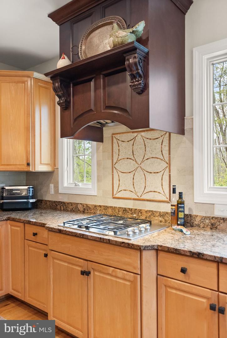 11820 POPES HEAD RD, FAIRFAX, Virginia 22030, 5 Bedrooms Bedrooms, ,4 BathroomsBathrooms,Residential,For sale,11820 POPES HEAD RD,VAFX2234476 MLS # VAFX2234476