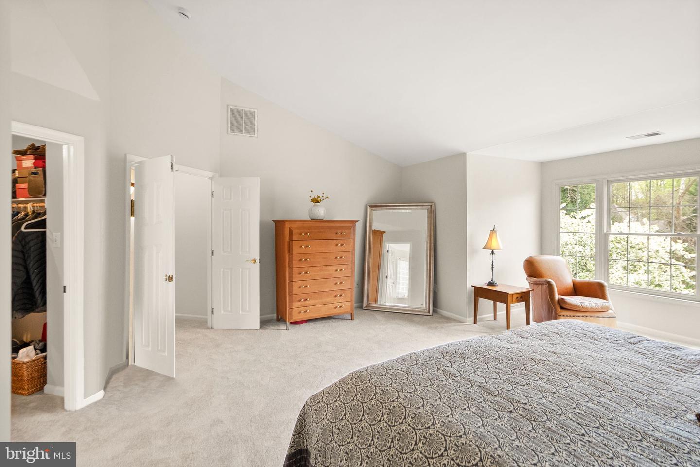 11820 POPES HEAD RD, FAIRFAX, Virginia 22030, 5 Bedrooms Bedrooms, ,4 BathroomsBathrooms,Residential,For sale,11820 POPES HEAD RD,VAFX2234476 MLS # VAFX2234476