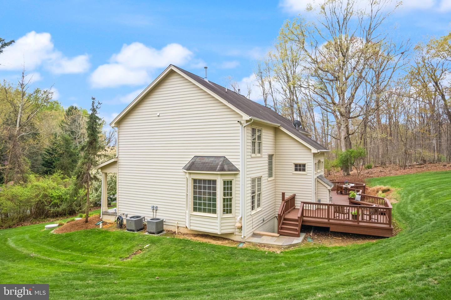 11820 POPES HEAD RD, FAIRFAX, Virginia 22030, 5 Bedrooms Bedrooms, ,4 BathroomsBathrooms,Residential,For sale,11820 POPES HEAD RD,VAFX2234476 MLS # VAFX2234476