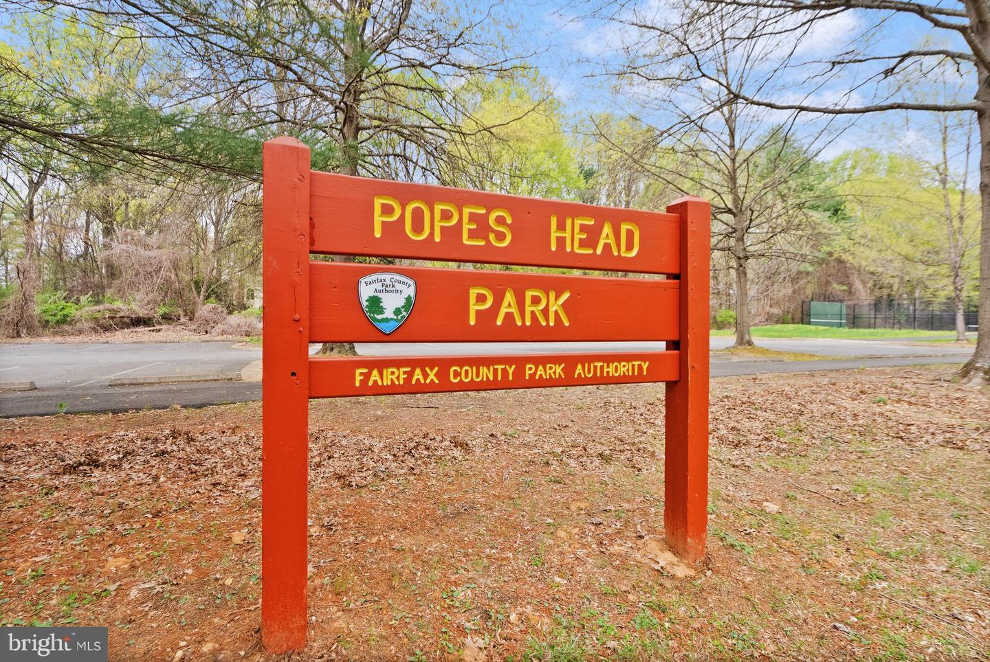 11820 POPES HEAD RD, FAIRFAX, Virginia 22030, 5 Bedrooms Bedrooms, ,4 BathroomsBathrooms,Residential,For sale,11820 POPES HEAD RD,VAFX2234476 MLS # VAFX2234476