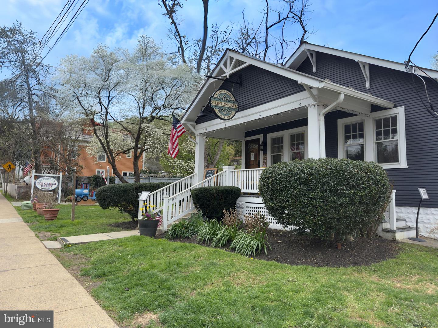 11820 POPES HEAD RD, FAIRFAX, Virginia 22030, 5 Bedrooms Bedrooms, ,4 BathroomsBathrooms,Residential,For sale,11820 POPES HEAD RD,VAFX2234476 MLS # VAFX2234476