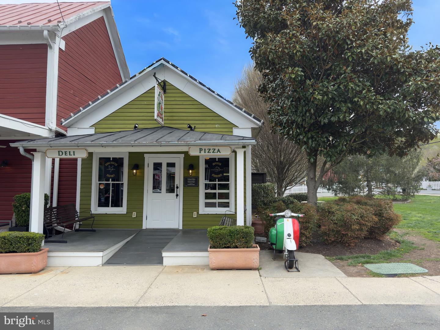 11820 POPES HEAD RD, FAIRFAX, Virginia 22030, 5 Bedrooms Bedrooms, ,4 BathroomsBathrooms,Residential,For sale,11820 POPES HEAD RD,VAFX2234476 MLS # VAFX2234476