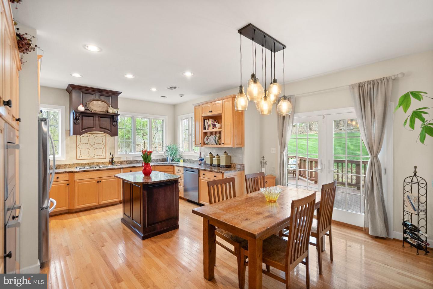 11820 POPES HEAD RD, FAIRFAX, Virginia 22030, 5 Bedrooms Bedrooms, ,4 BathroomsBathrooms,Residential,For sale,11820 POPES HEAD RD,VAFX2234476 MLS # VAFX2234476
