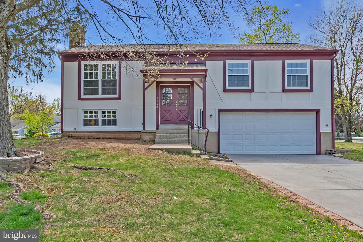 1243 SUMMERFIELD DR, HERNDON, Virginia 20170, 5 Bedrooms Bedrooms, ,3 BathroomsBathrooms,Residential,For sale,1243 SUMMERFIELD DR,VAFX2234512 MLS # VAFX2234512