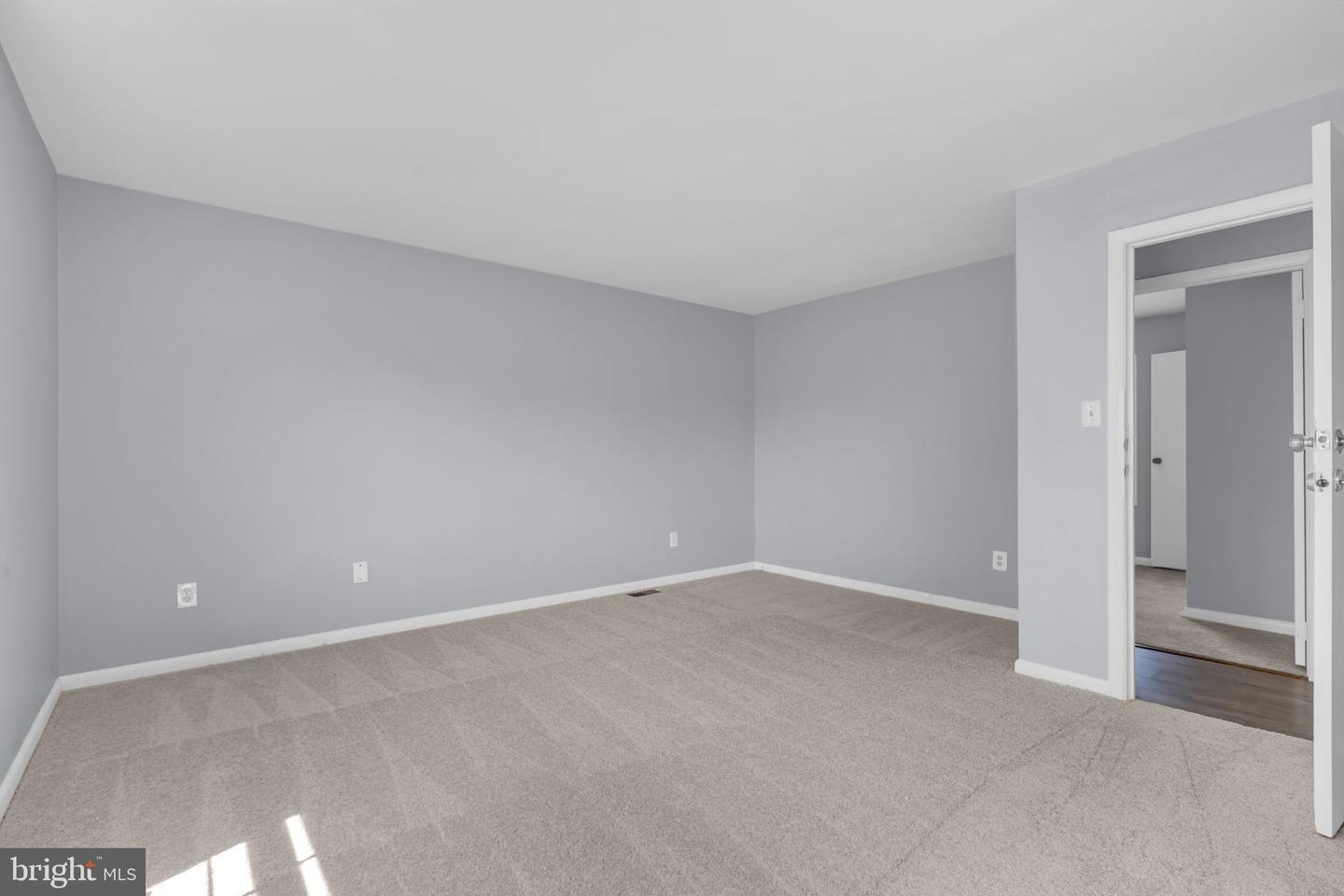 1243 SUMMERFIELD DR, HERNDON, Virginia 20170, 5 Bedrooms Bedrooms, ,3 BathroomsBathrooms,Residential,For sale,1243 SUMMERFIELD DR,VAFX2234512 MLS # VAFX2234512