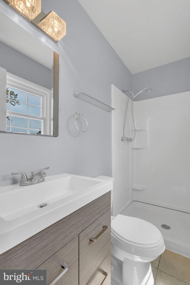 1243 SUMMERFIELD DR, HERNDON, Virginia 20170, 5 Bedrooms Bedrooms, ,3 BathroomsBathrooms,Residential,For sale,1243 SUMMERFIELD DR,VAFX2234512 MLS # VAFX2234512