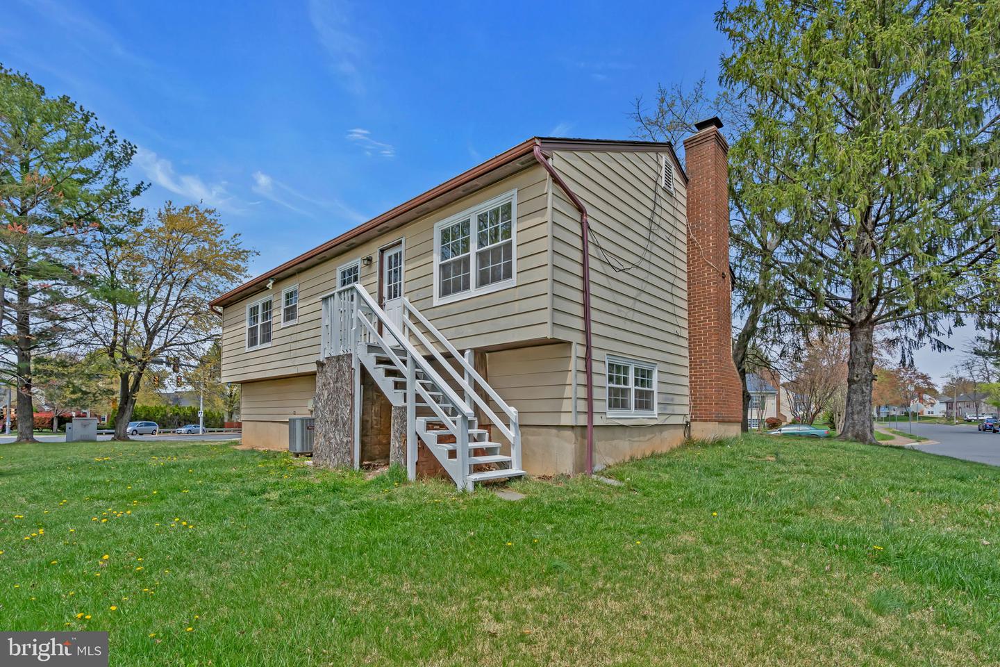 1243 SUMMERFIELD DR, HERNDON, Virginia 20170, 5 Bedrooms Bedrooms, ,3 BathroomsBathrooms,Residential,For sale,1243 SUMMERFIELD DR,VAFX2234512 MLS # VAFX2234512