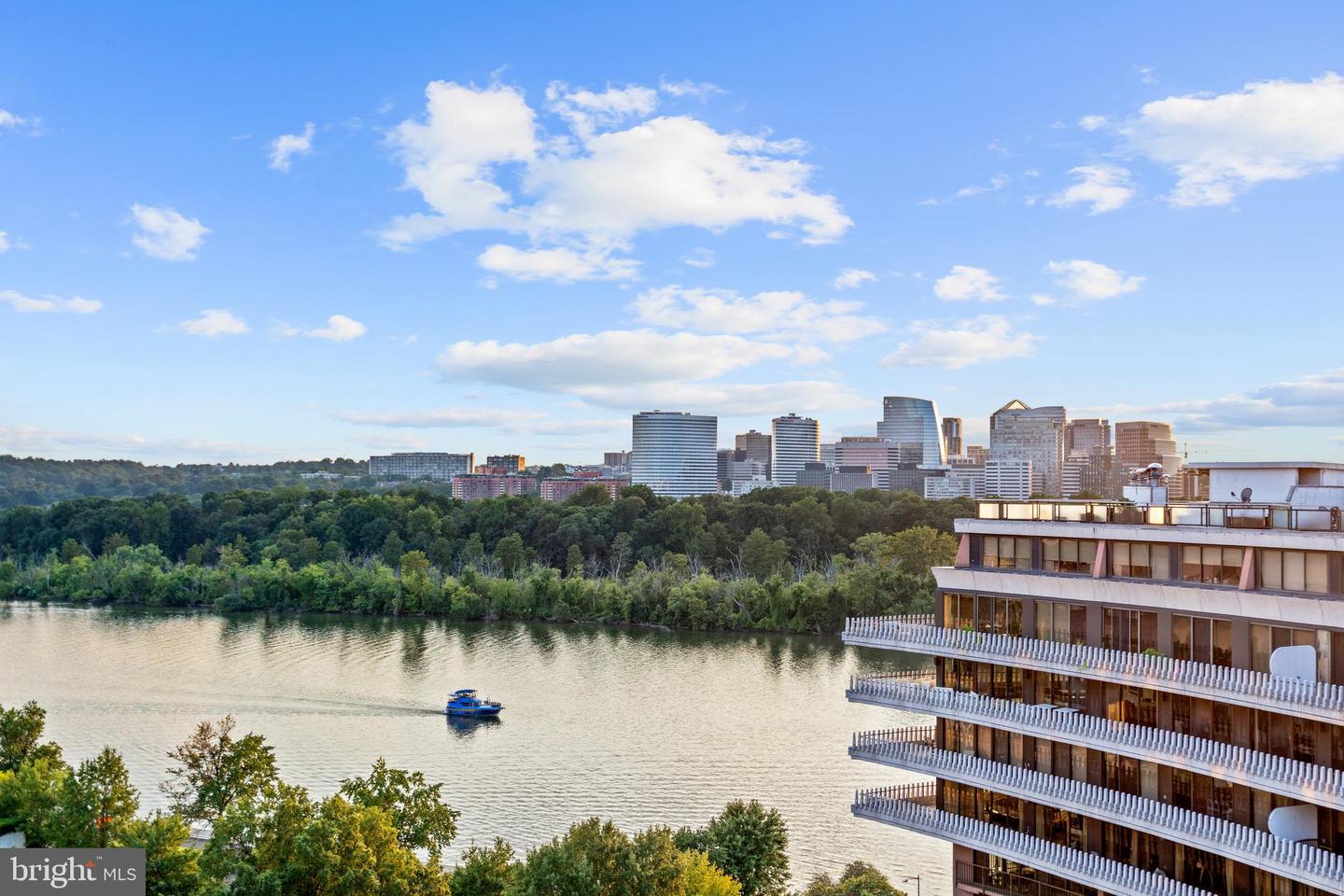 700 NEW HAMPSHIRE AVE NW #1518, WASHINGTON, District Of Columbia 20037, 1 Bedroom Bedrooms, ,1 BathroomBathrooms,Residential,For sale,700 NEW HAMPSHIRE AVE NW #1518,DCDC2195934 MLS # DCDC2195934