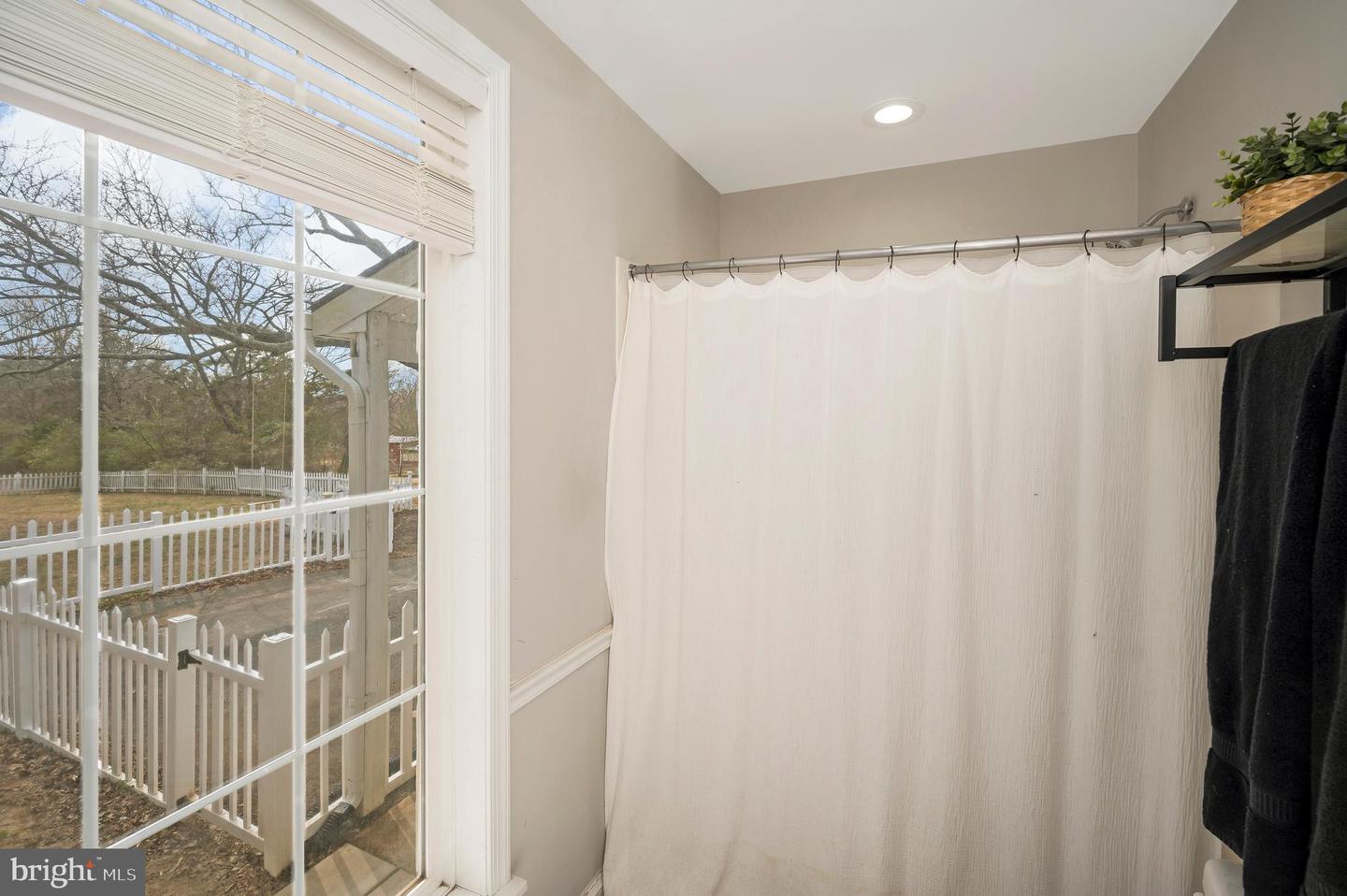 522 WHITE OAK RD, FREDERICKSBURG, Virginia 22405, 3 Bedrooms Bedrooms, ,2 BathroomsBathrooms,Residential,For sale,522 WHITE OAK RD,VAST2037916 MLS # VAST2037916