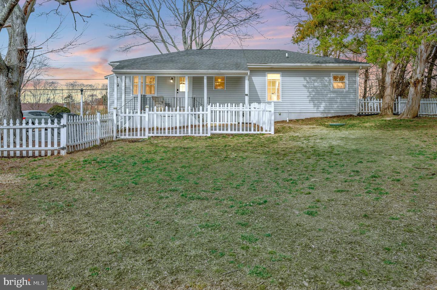 522 WHITE OAK RD, FREDERICKSBURG, Virginia 22405, 3 Bedrooms Bedrooms, ,2 BathroomsBathrooms,Residential,For sale,522 WHITE OAK RD,VAST2037916 MLS # VAST2037916
