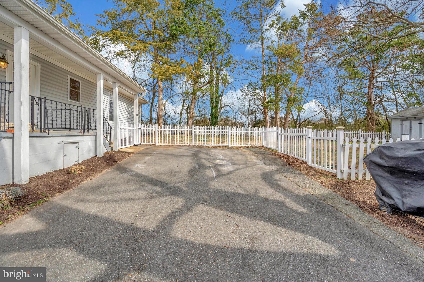 522 WHITE OAK RD, FREDERICKSBURG, Virginia 22405, 3 Bedrooms Bedrooms, ,2 BathroomsBathrooms,Residential,For sale,522 WHITE OAK RD,VAST2037916 MLS # VAST2037916