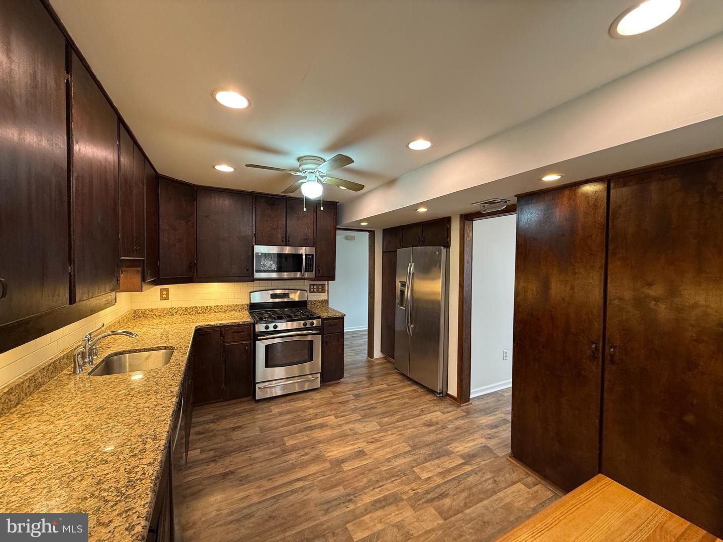 6710 RED JACKET RD, SPRINGFIELD, Virginia 22152, 4 Bedrooms Bedrooms, ,2 BathroomsBathrooms,Residential,For sale,6710 RED JACKET RD,VAFX2234870 MLS # VAFX2234870