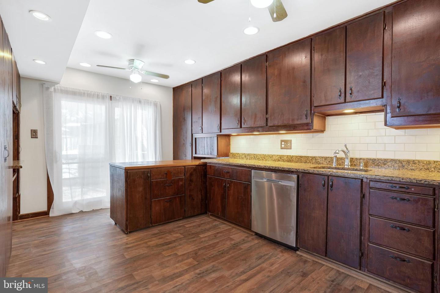 6710 RED JACKET RD, SPRINGFIELD, Virginia 22152, 4 Bedrooms Bedrooms, ,2 BathroomsBathrooms,Residential,For sale,6710 RED JACKET RD,VAFX2234870 MLS # VAFX2234870