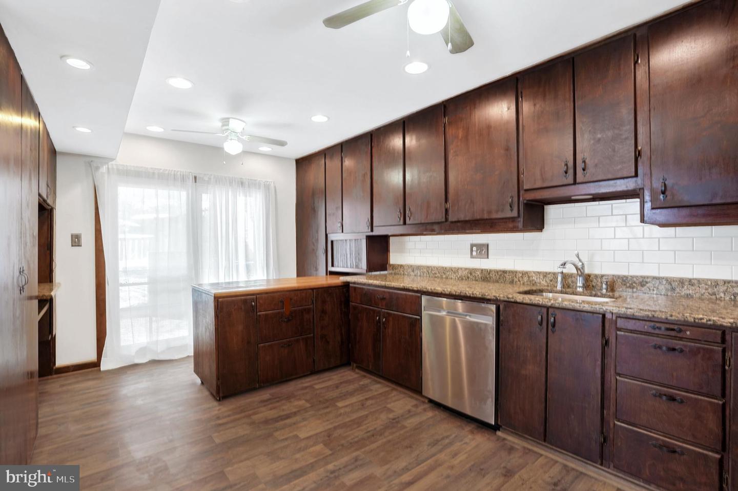 6710 RED JACKET RD, SPRINGFIELD, Virginia 22152, 4 Bedrooms Bedrooms, ,2 BathroomsBathrooms,Residential,For sale,6710 RED JACKET RD,VAFX2234870 MLS # VAFX2234870