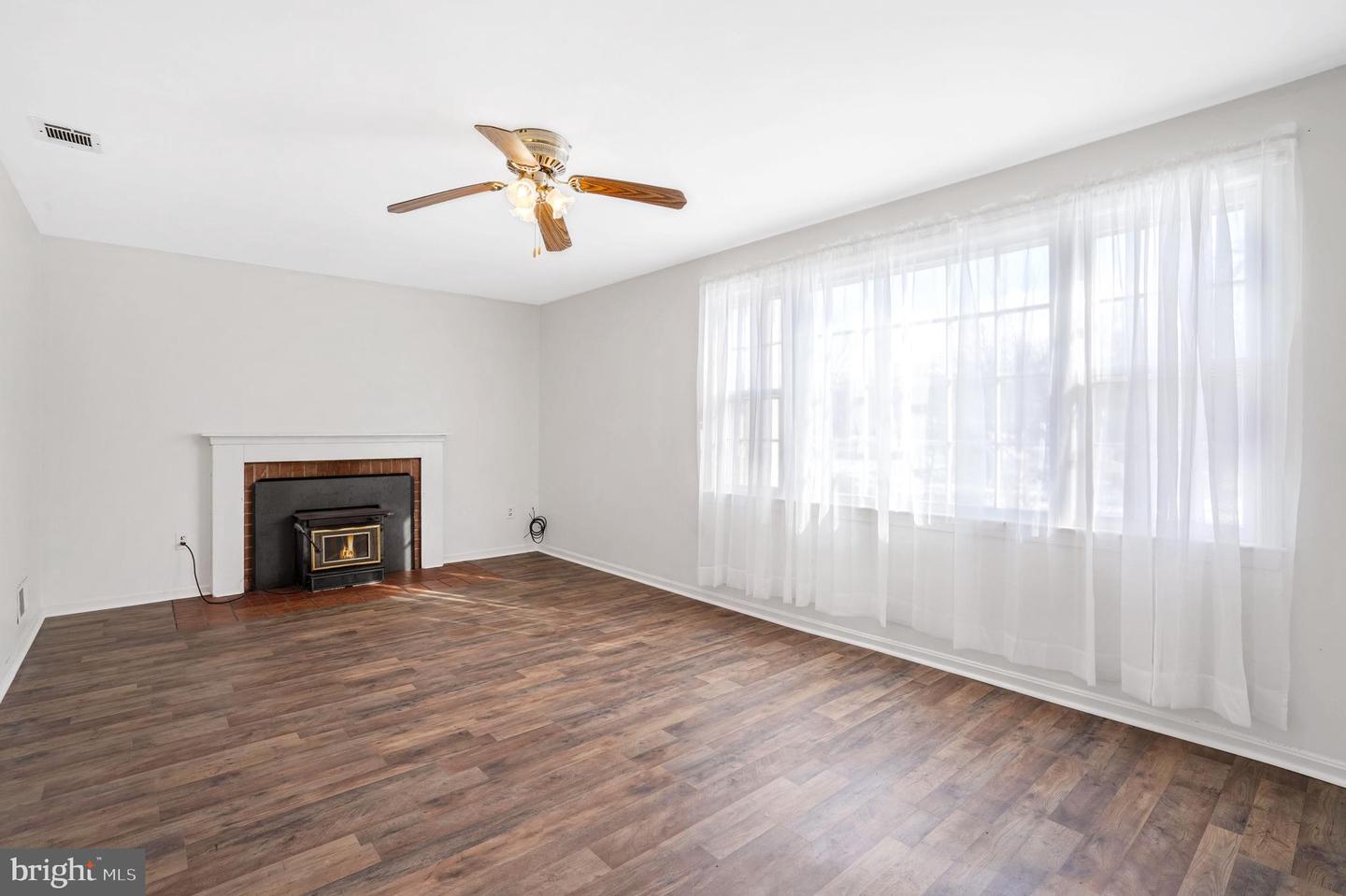 6710 RED JACKET RD, SPRINGFIELD, Virginia 22152, 4 Bedrooms Bedrooms, ,2 BathroomsBathrooms,Residential,For sale,6710 RED JACKET RD,VAFX2234870 MLS # VAFX2234870