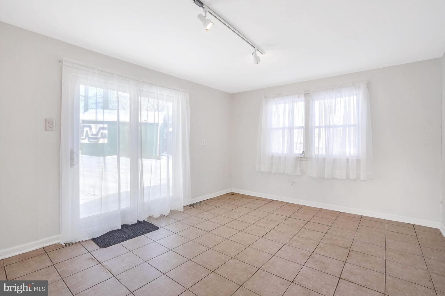 6710 RED JACKET RD, SPRINGFIELD, Virginia 22152, 4 Bedrooms Bedrooms, ,2 BathroomsBathrooms,Residential,For sale,6710 RED JACKET RD,VAFX2234870 MLS # VAFX2234870