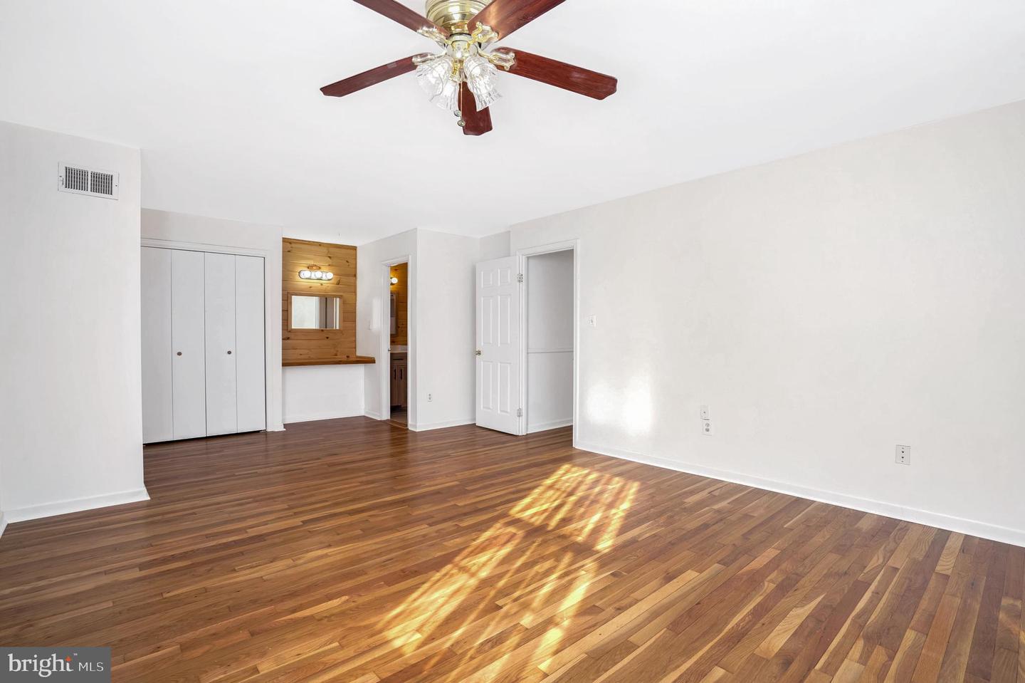 6710 RED JACKET RD, SPRINGFIELD, Virginia 22152, 4 Bedrooms Bedrooms, ,2 BathroomsBathrooms,Residential,For sale,6710 RED JACKET RD,VAFX2234870 MLS # VAFX2234870