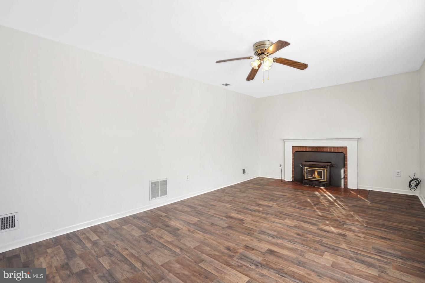 6710 RED JACKET RD, SPRINGFIELD, Virginia 22152, 4 Bedrooms Bedrooms, ,2 BathroomsBathrooms,Residential,For sale,6710 RED JACKET RD,VAFX2234870 MLS # VAFX2234870