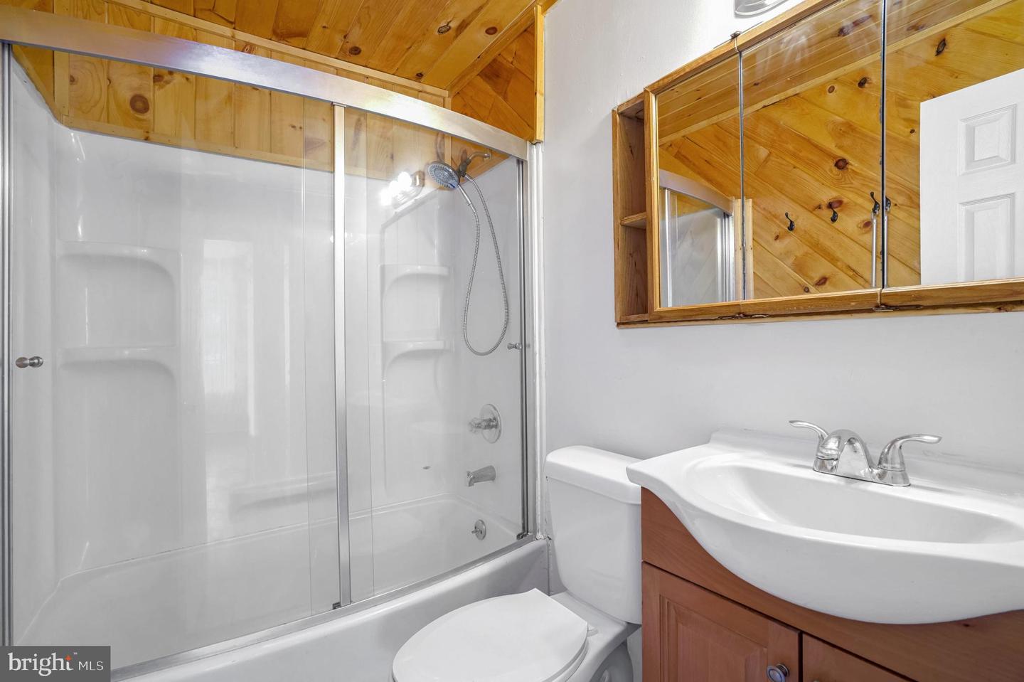 6710 RED JACKET RD, SPRINGFIELD, Virginia 22152, 4 Bedrooms Bedrooms, ,2 BathroomsBathrooms,Residential,For sale,6710 RED JACKET RD,VAFX2234870 MLS # VAFX2234870
