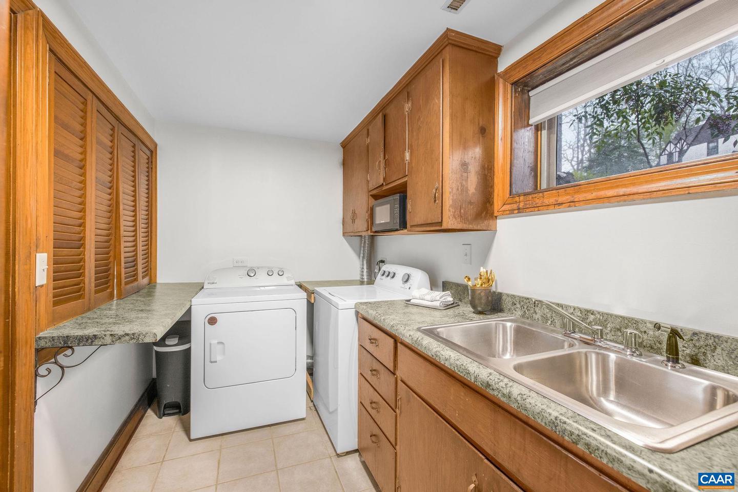 2621 JEFFERSON PARK CIR, CHARLOTTESVILLE, Virginia 22903, 5 Bedrooms Bedrooms, ,2 BathroomsBathrooms,Residential,For sale,2621 JEFFERSON PARK CIR,663320 MLS # 663320