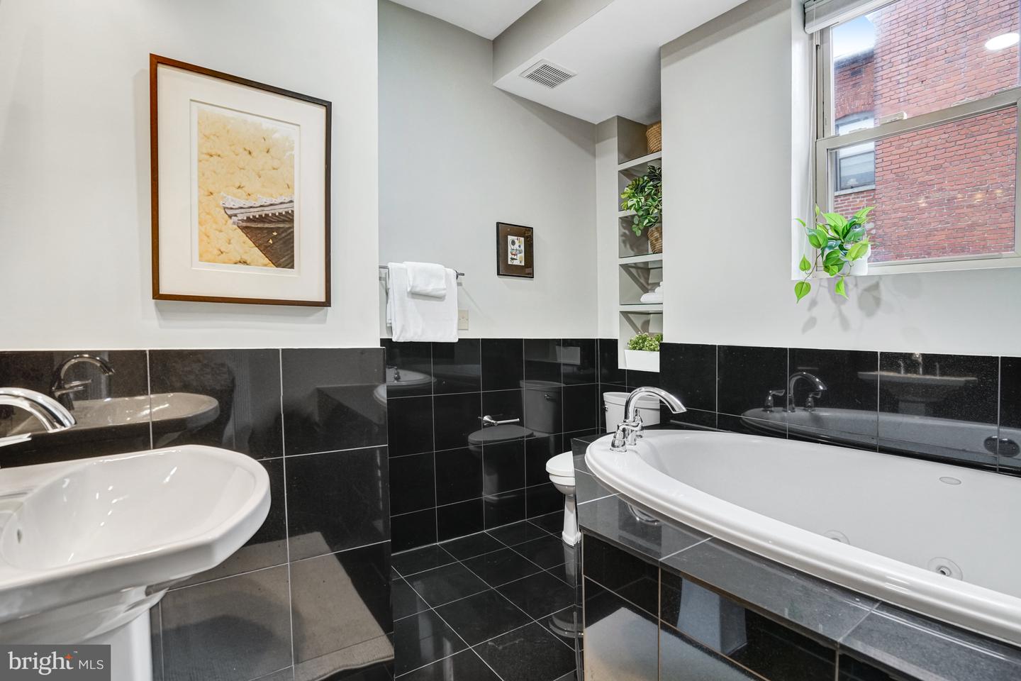 WASHINGTON, District Of Columbia 20009, 2 Bedrooms Bedrooms, ,2 BathroomsBathrooms,Residential,For sale,DCDC2169718 MLS # DCDC2169718