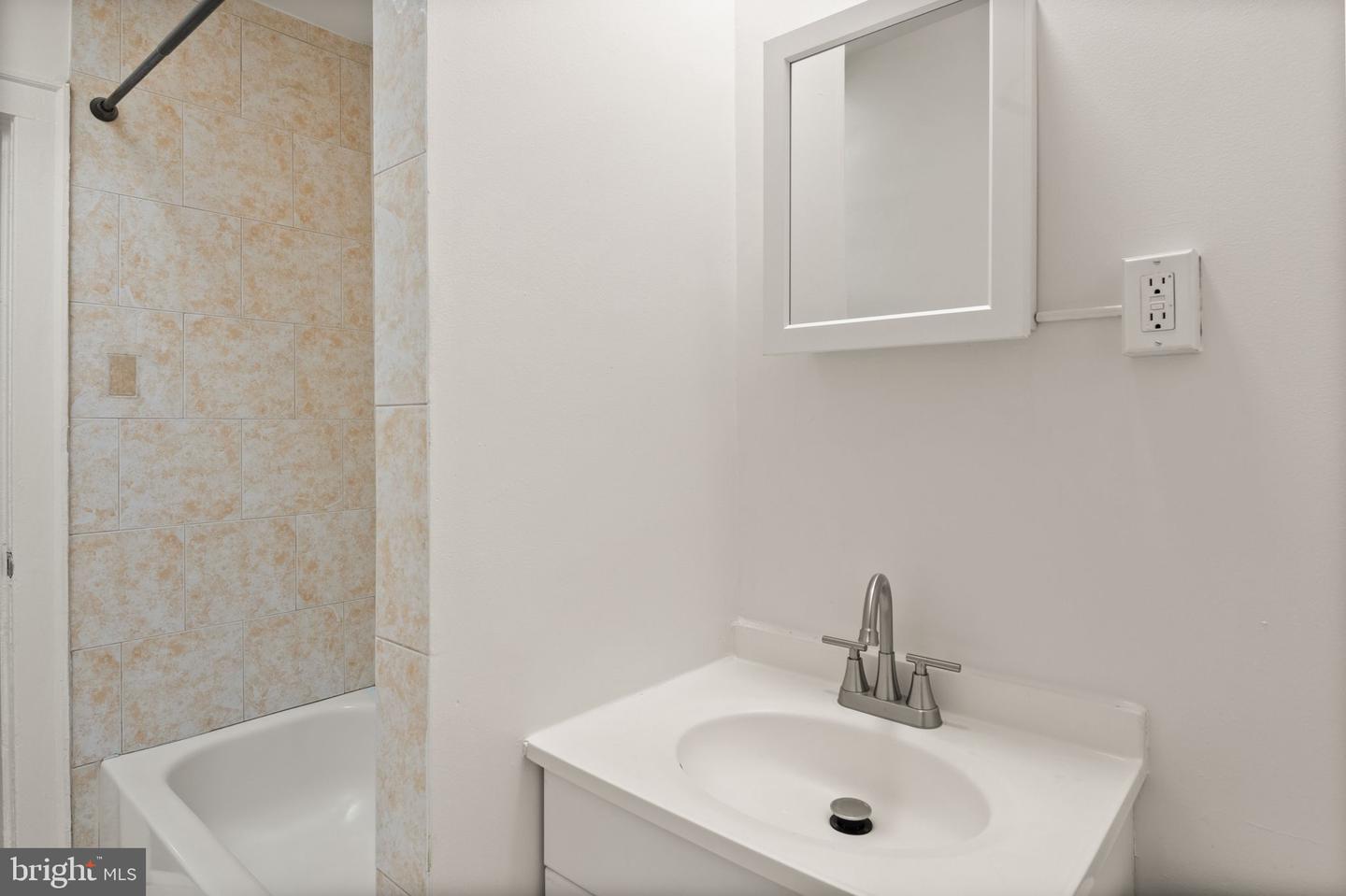535 24TH ST NE, WASHINGTON, District Of Columbia 20002, 2 Bedrooms Bedrooms, 9 Rooms Rooms,2 BathroomsBathrooms,Residential,For sale,535 24TH ST NE,DCDC2185468 MLS # DCDC2185468
