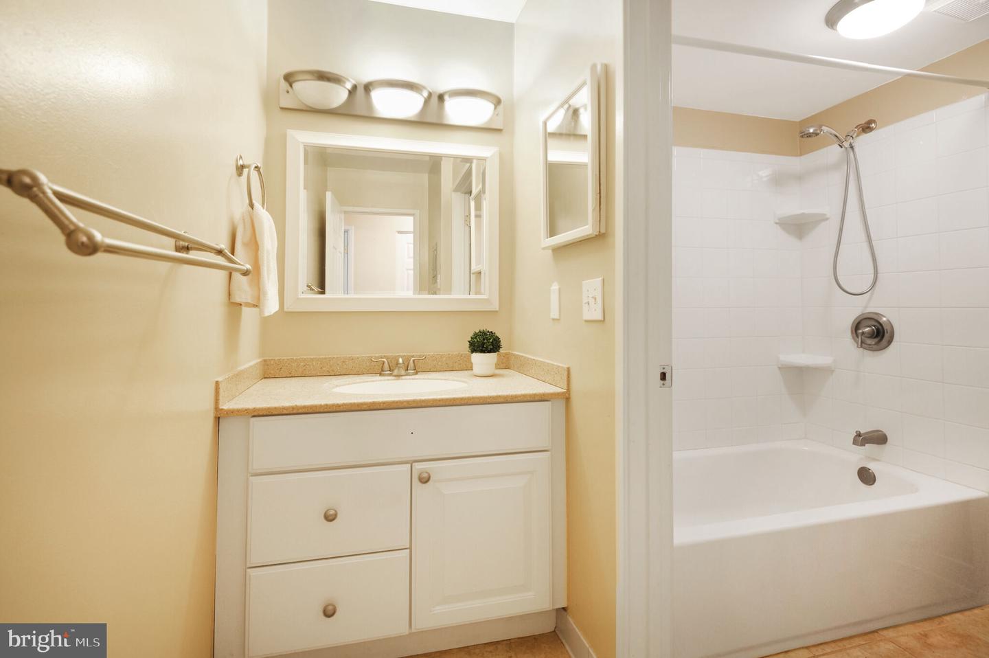 1675 PARKCREST CIR #4E/300, RESTON, Virginia 20190, 2 Bedrooms Bedrooms, ,1 BathroomBathrooms,Residential,For sale,1675 PARKCREST CIR #4E/300,VAFX2226184 MLS # VAFX2226184