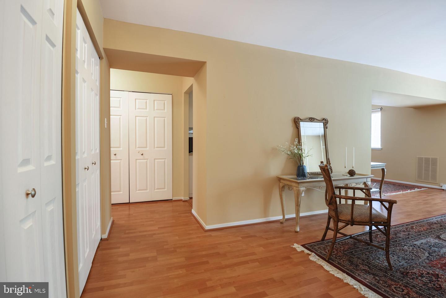 1675 PARKCREST CIR #4E/300, RESTON, Virginia 20190, 2 Bedrooms Bedrooms, ,1 BathroomBathrooms,Residential,For sale,1675 PARKCREST CIR #4E/300,VAFX2226184 MLS # VAFX2226184