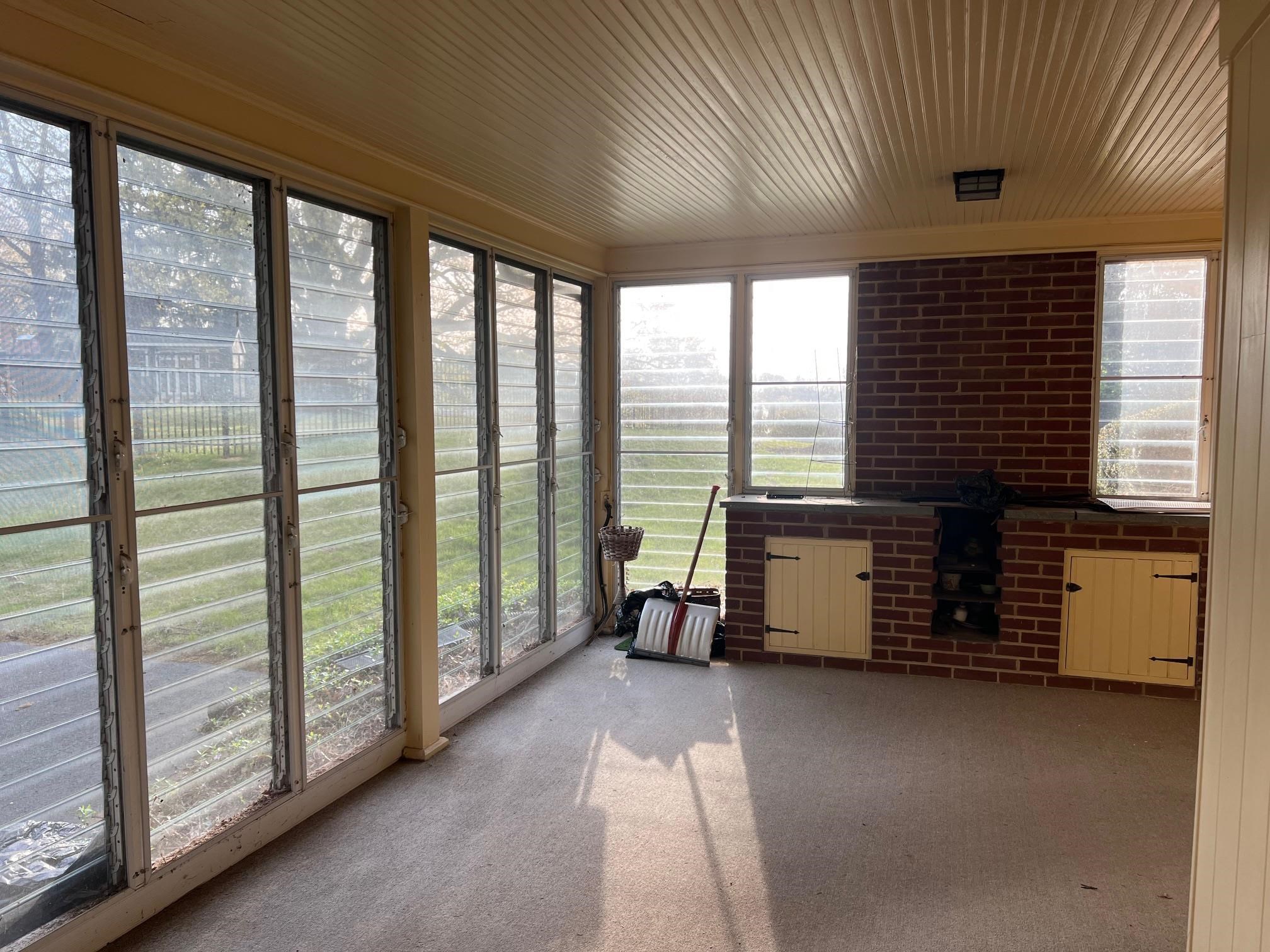 812 HILLCREST DR, STAUNTON, Virginia 24401, 3 Bedrooms Bedrooms, ,2 BathroomsBathrooms,Residential,812 HILLCREST DR,663341 MLS # 663341