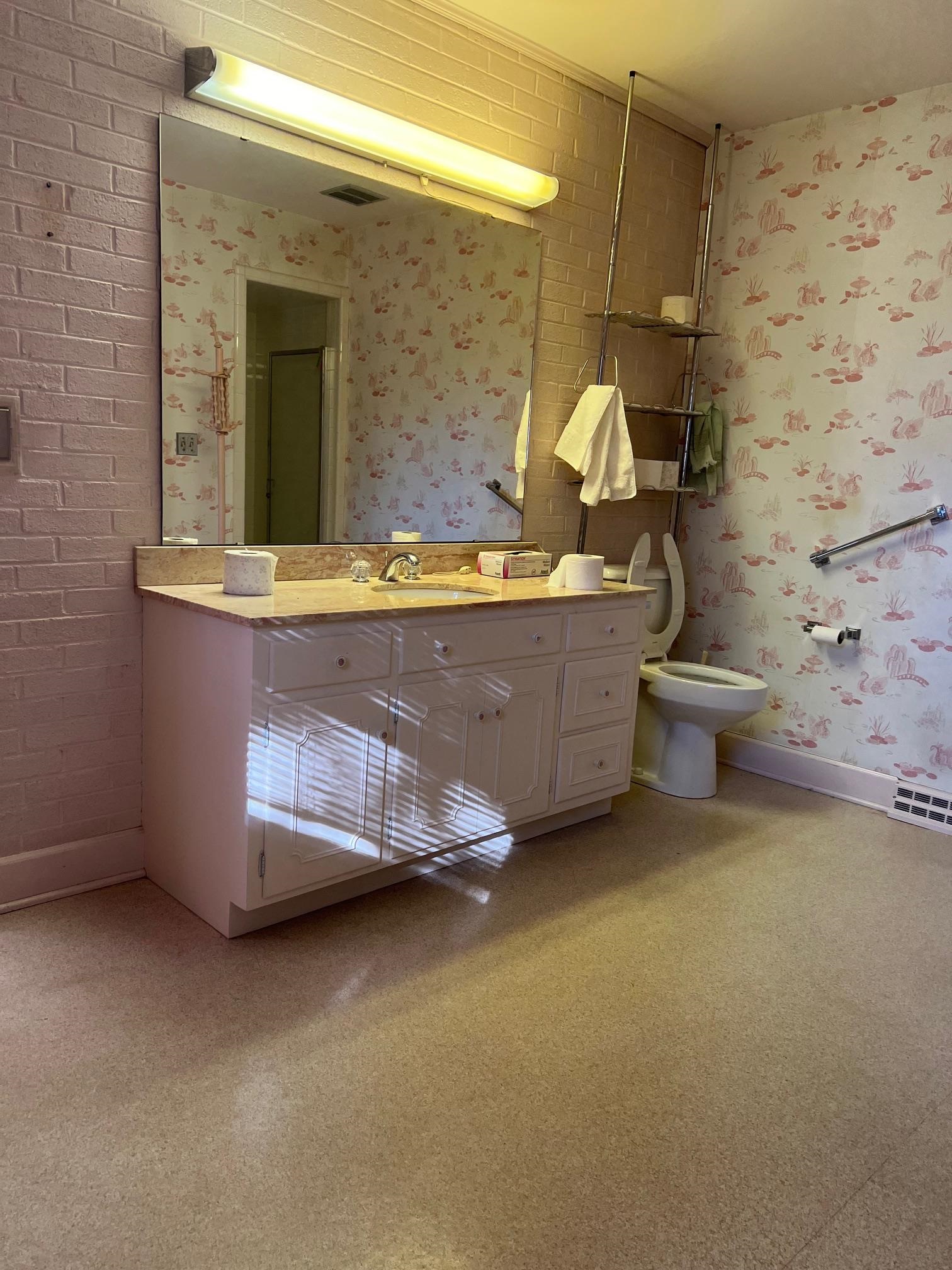 812 HILLCREST DR, STAUNTON, Virginia 24401, 3 Bedrooms Bedrooms, ,2 BathroomsBathrooms,Residential,812 HILLCREST DR,663341 MLS # 663341