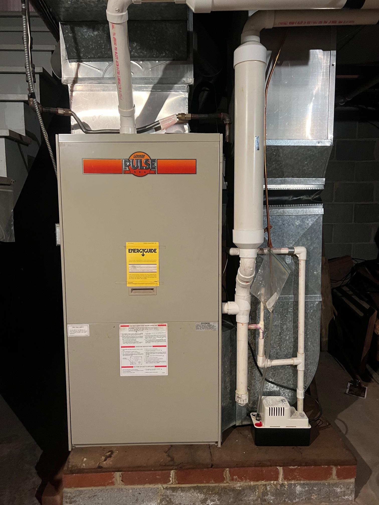 812 HILLCREST DR, STAUNTON, Virginia 24401, 3 Bedrooms Bedrooms, ,2 BathroomsBathrooms,Residential,812 HILLCREST DR,663341 MLS # 663341