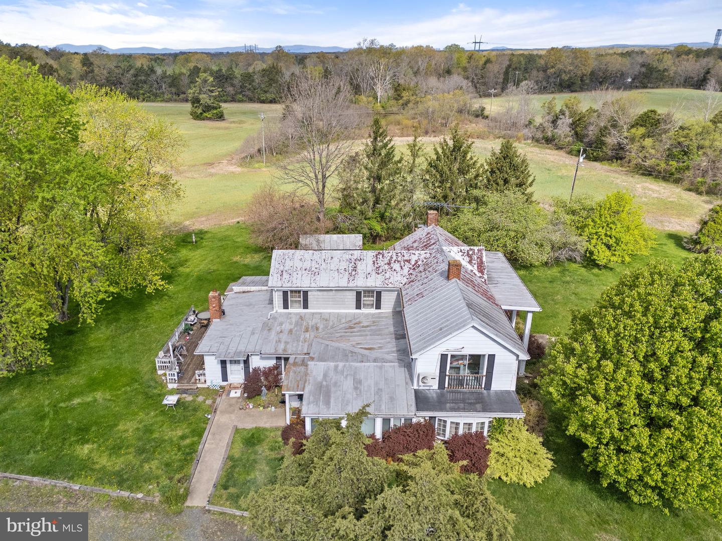 11700 ROGUES RD, MIDLAND, Virginia 22728, 5 Bedrooms Bedrooms, ,3 BathroomsBathrooms,Residential,For sale,11700 ROGUES RD,VAFQ2015822 MLS # VAFQ2015822