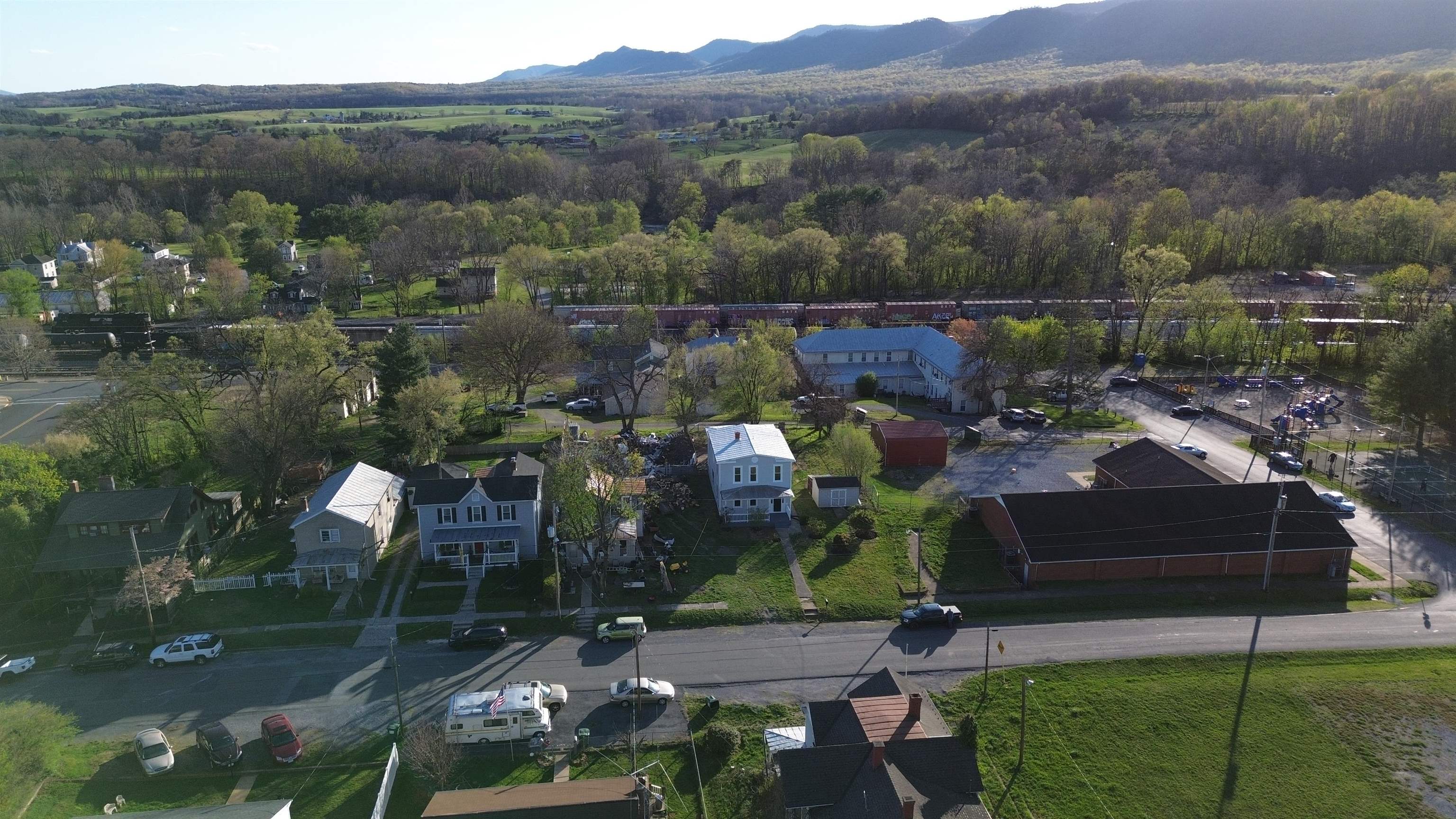 307 2ND ST, SHENANDOAH, Virginia 22849, 4 Bedrooms Bedrooms, ,2 BathroomsBathrooms,Residential,307 2ND ST,663362 MLS # 663362