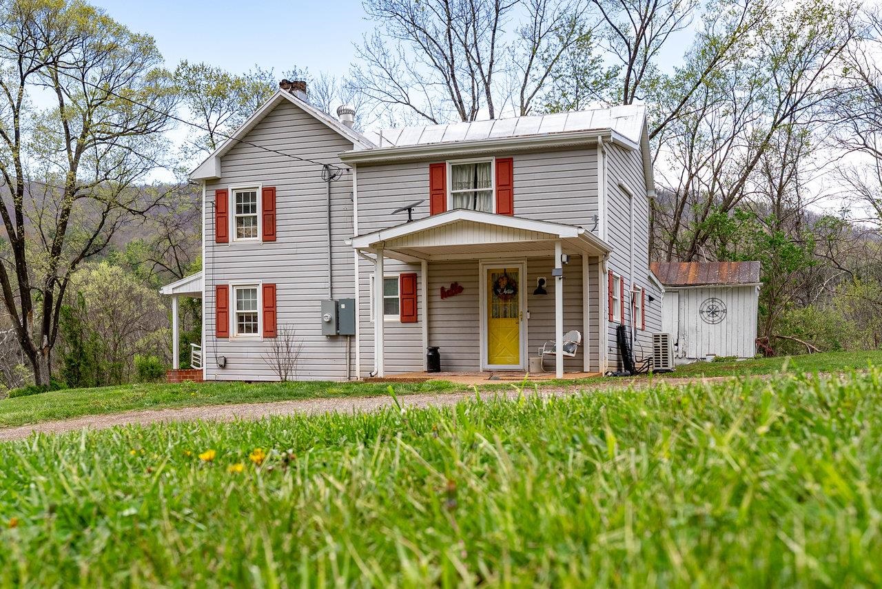 3183 JOLLETT RD, ELKTON, Virginia 22827, 4 Bedrooms Bedrooms, ,1 BathroomBathrooms,Residential,3183 JOLLETT RD,663364 MLS # 663364