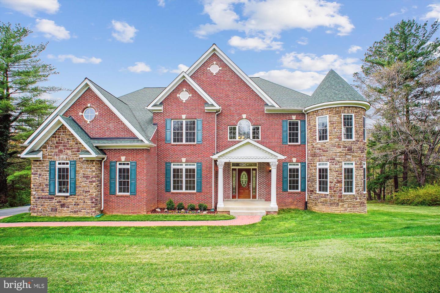 1130 RIVA RIDGE DR, GREAT FALLS, Virginia 22066, 4 Bedrooms Bedrooms, ,4 BathroomsBathrooms,Residential,For sale,1130 RIVA RIDGE DR,VAFX2233116 MLS # VAFX2233116