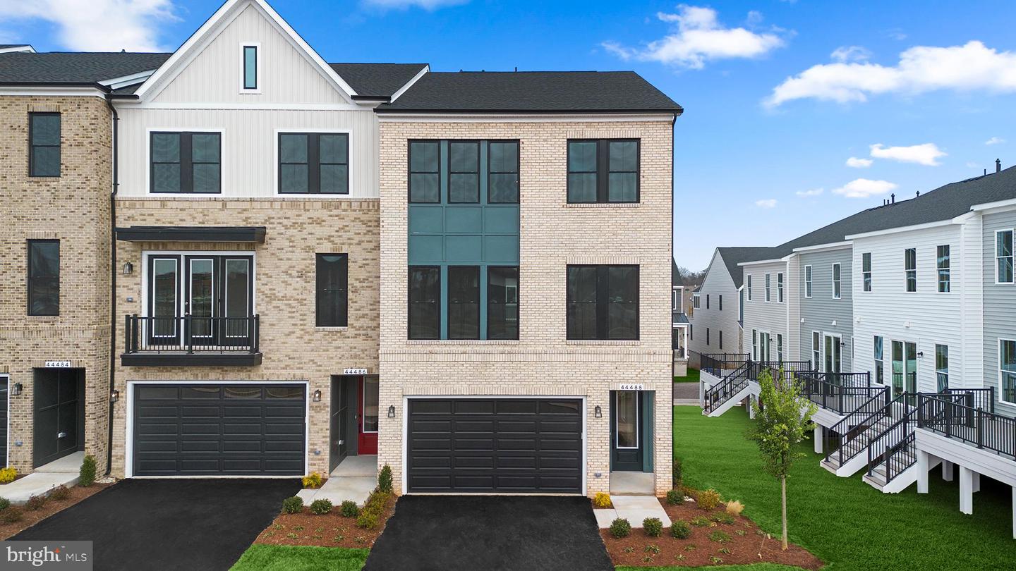 44488 LOWESTOFT SQ, ASHBURN, Virginia 20147, 3 Bedrooms Bedrooms, ,2 BathroomsBathrooms,Residential,For sale,44488 LOWESTOFT SQ,VALO2094172 MLS # VALO2094172