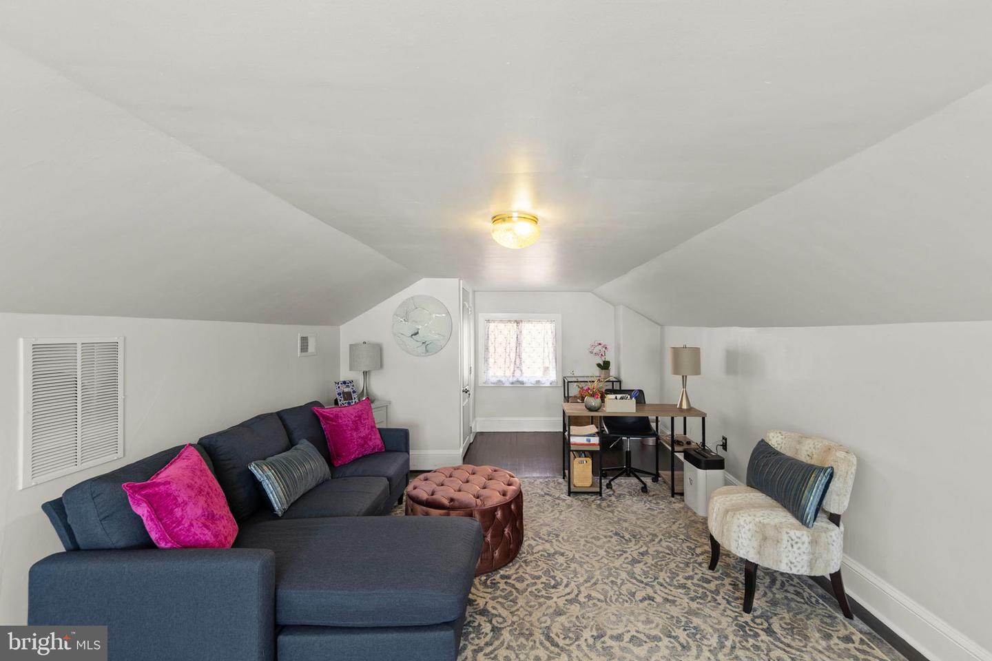 529 N BRADDOCK ST, WINCHESTER, Virginia 22601, 3 Bedrooms Bedrooms, ,2 BathroomsBathrooms,Residential,For sale,529 N BRADDOCK ST,VAWI2007516 MLS # VAWI2007516