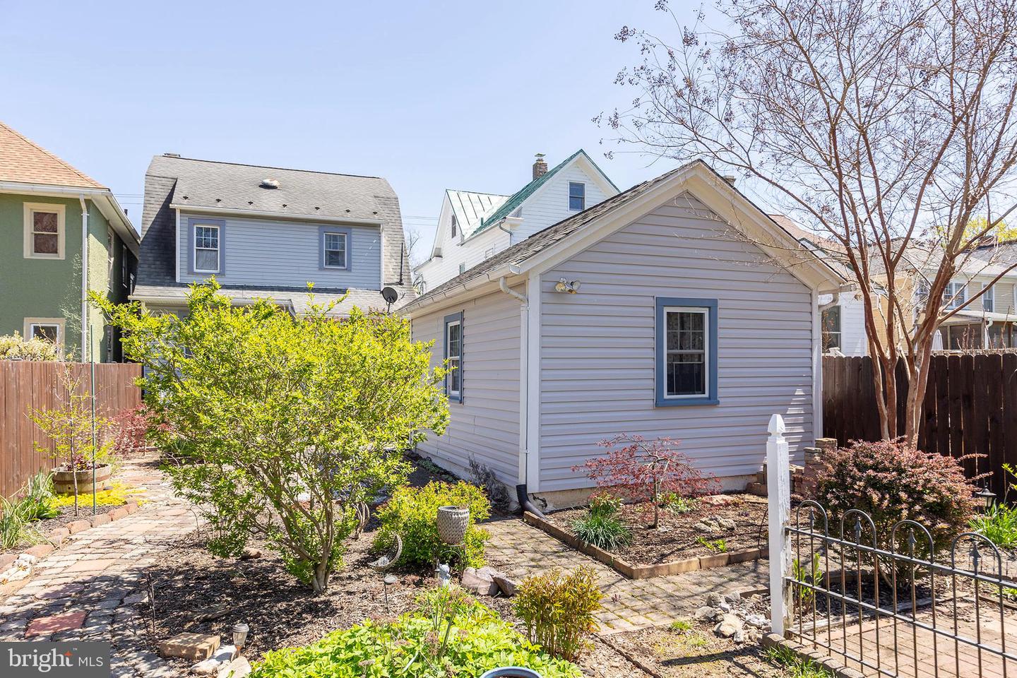 529 N BRADDOCK ST, WINCHESTER, Virginia 22601, 3 Bedrooms Bedrooms, ,2 BathroomsBathrooms,Residential,For sale,529 N BRADDOCK ST,VAWI2007516 MLS # VAWI2007516