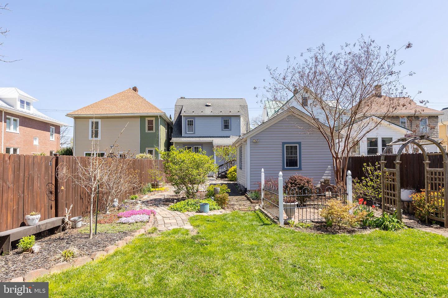529 N BRADDOCK ST, WINCHESTER, Virginia 22601, 3 Bedrooms Bedrooms, ,2 BathroomsBathrooms,Residential,For sale,529 N BRADDOCK ST,VAWI2007516 MLS # VAWI2007516