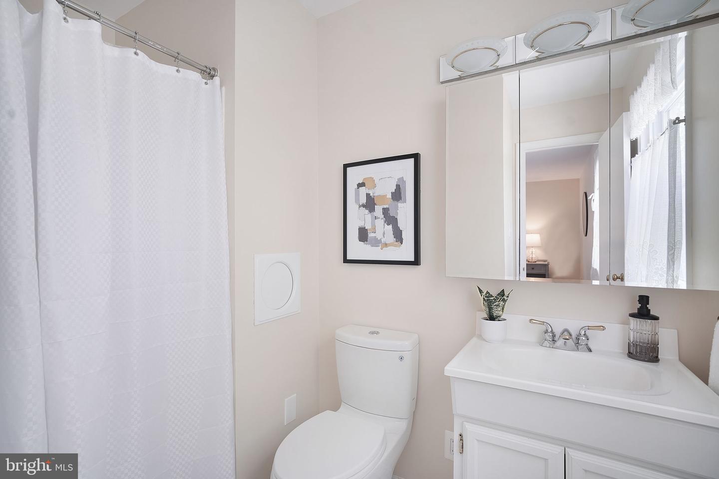 6801 LAMP POST LN, ALEXANDRIA, Virginia 22306, 4 Bedrooms Bedrooms, ,3 BathroomsBathrooms,Residential,For sale,6801 LAMP POST LN,VAFX2234576 MLS # VAFX2234576