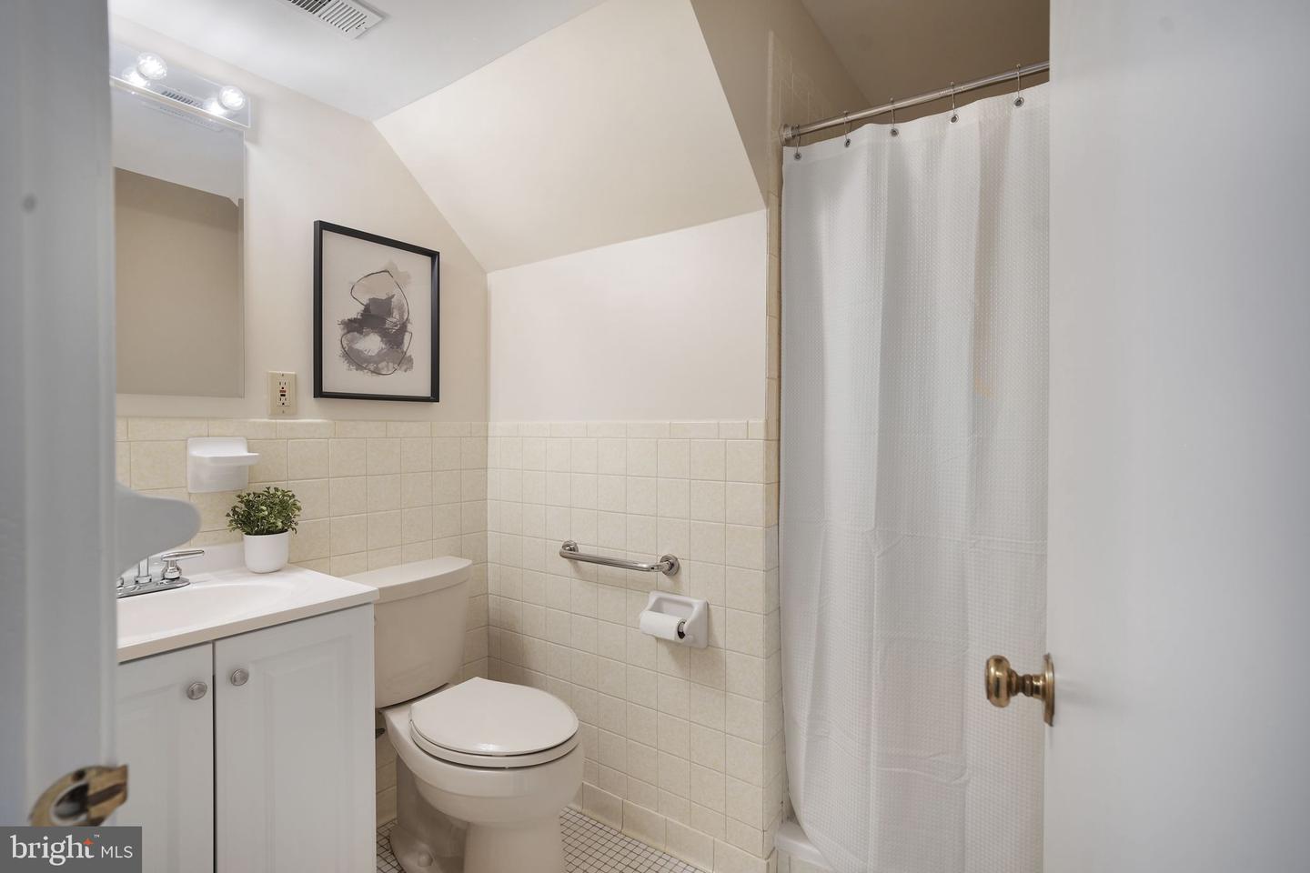 6801 LAMP POST LN, ALEXANDRIA, Virginia 22306, 4 Bedrooms Bedrooms, ,3 BathroomsBathrooms,Residential,For sale,6801 LAMP POST LN,VAFX2234576 MLS # VAFX2234576