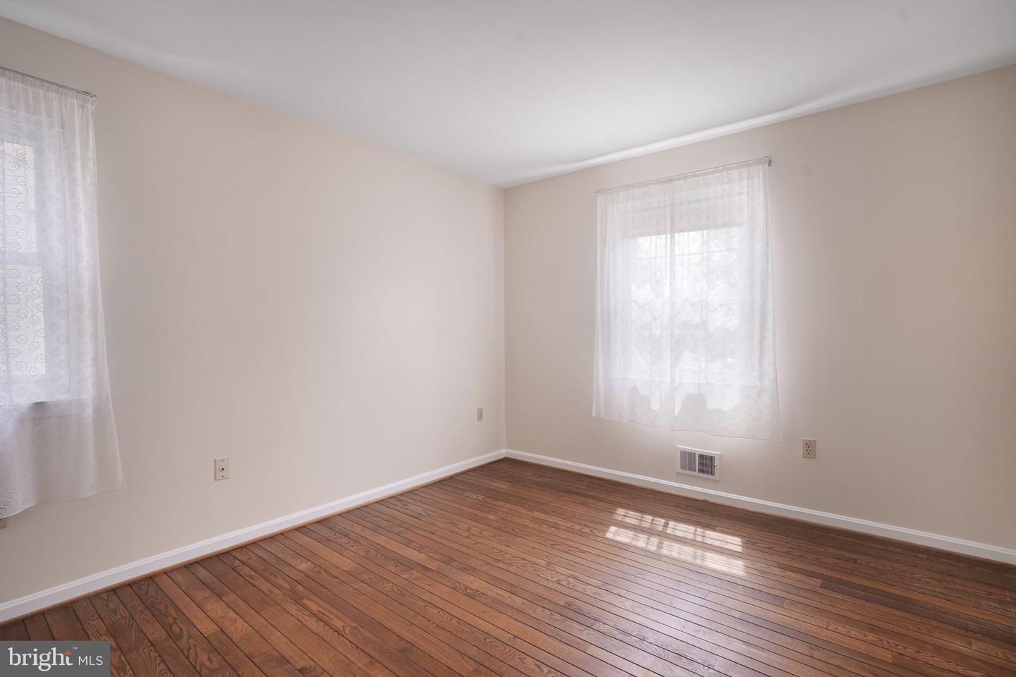 6801 LAMP POST LN, ALEXANDRIA, Virginia 22306, 4 Bedrooms Bedrooms, ,3 BathroomsBathrooms,Residential,For sale,6801 LAMP POST LN,VAFX2234576 MLS # VAFX2234576