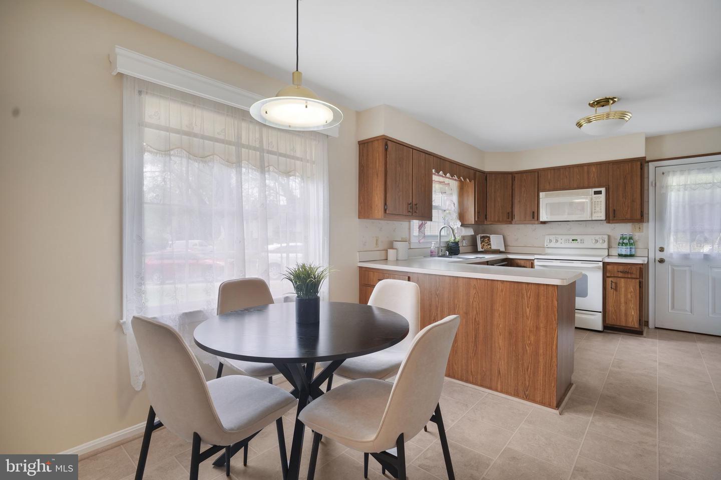 6801 LAMP POST LN, ALEXANDRIA, Virginia 22306, 4 Bedrooms Bedrooms, ,3 BathroomsBathrooms,Residential,For sale,6801 LAMP POST LN,VAFX2234576 MLS # VAFX2234576