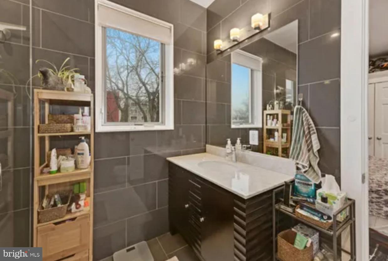 915 3RD ST NE #2, WASHINGTON, District Of Columbia 20002, 3 Bedrooms Bedrooms, ,3 BathroomsBathrooms,Residential,For sale,915 3RD ST NE #2,DCDC2195984 MLS # DCDC2195984