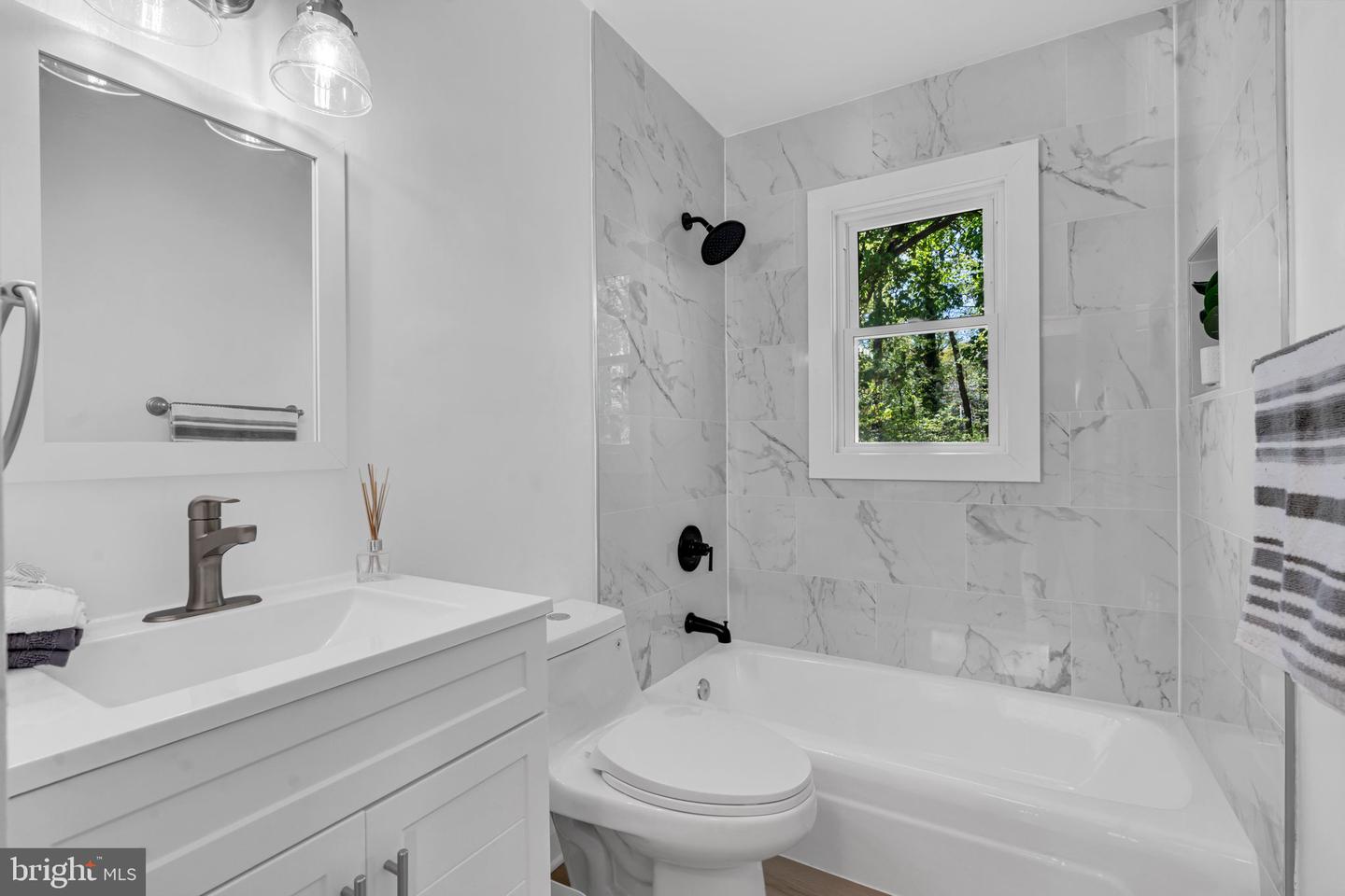 2304 W LONGVIEW DR, WOODBRIDGE, Virginia 22191, 4 Bedrooms Bedrooms, ,2 BathroomsBathrooms,Residential,For sale,2304 W LONGVIEW DR,VAPW2092308 MLS # VAPW2092308