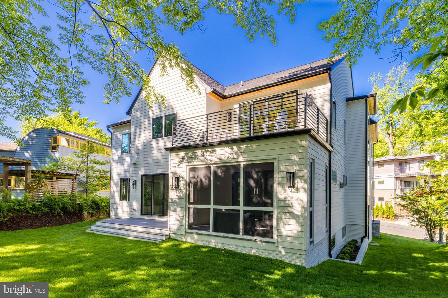 3830 30TH RD N, ARLINGTON, Virginia 22207, 6 Bedrooms Bedrooms, ,6 BathroomsBathrooms,Residential,For sale,3830 30TH RD N,VAAR2056186 MLS # VAAR2056186
