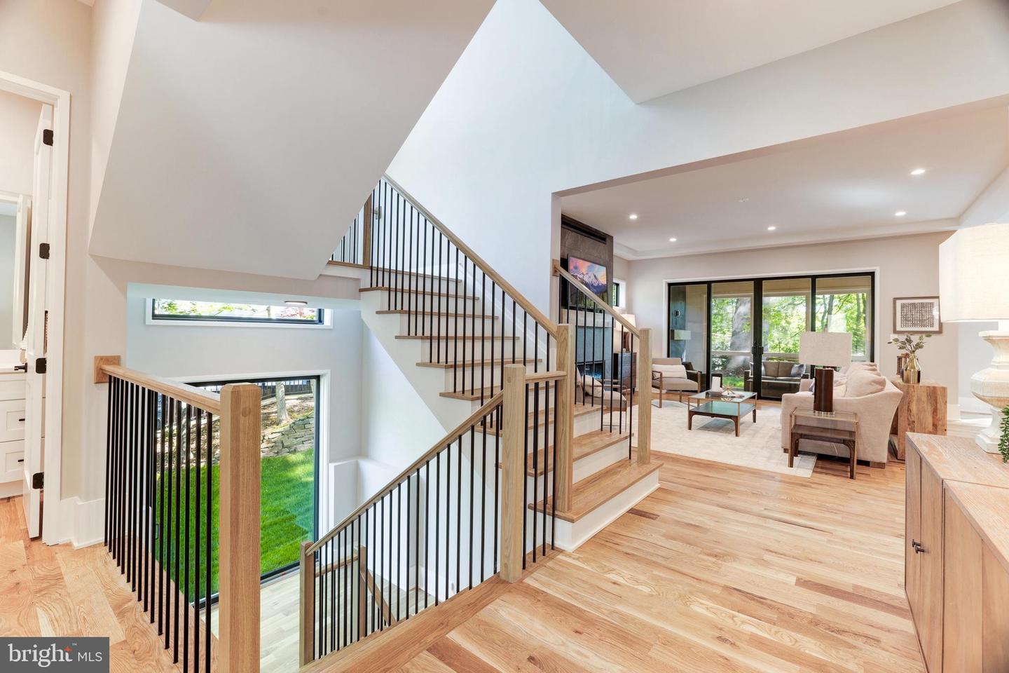 3830 30TH RD N, ARLINGTON, Virginia 22207, 6 Bedrooms Bedrooms, ,6 BathroomsBathrooms,Residential,For sale,3830 30TH RD N,VAAR2056186 MLS # VAAR2056186